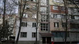 Bălți: O fetiță ar fi căzut de la geamul unui bloc de locuit